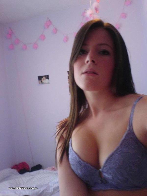 15P Hot brunette GF self shooting
