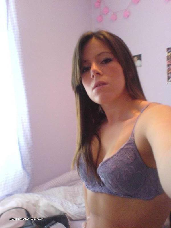 15P Hot brunette GF self shooting