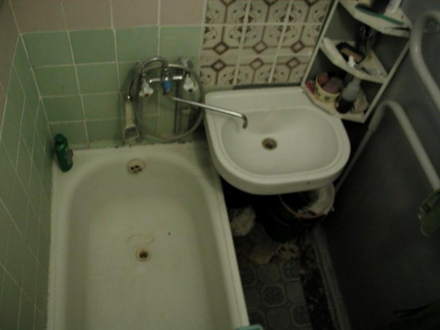 16P Unknowing sexy student filmed in the shower with a hidden camera