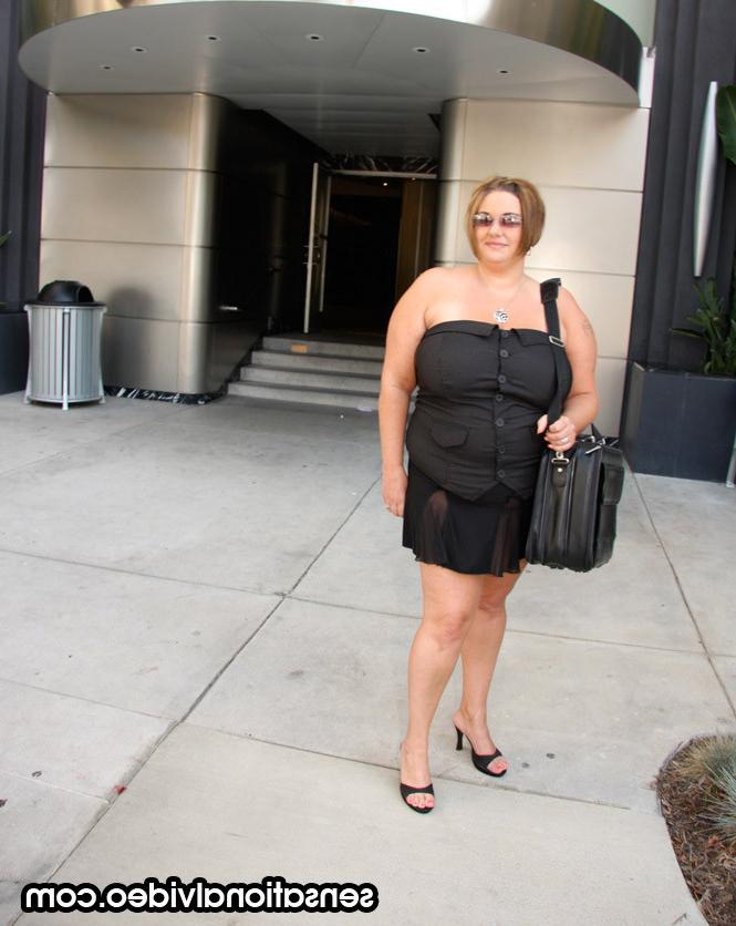 16P Busty BBW MILF Kendra Grace