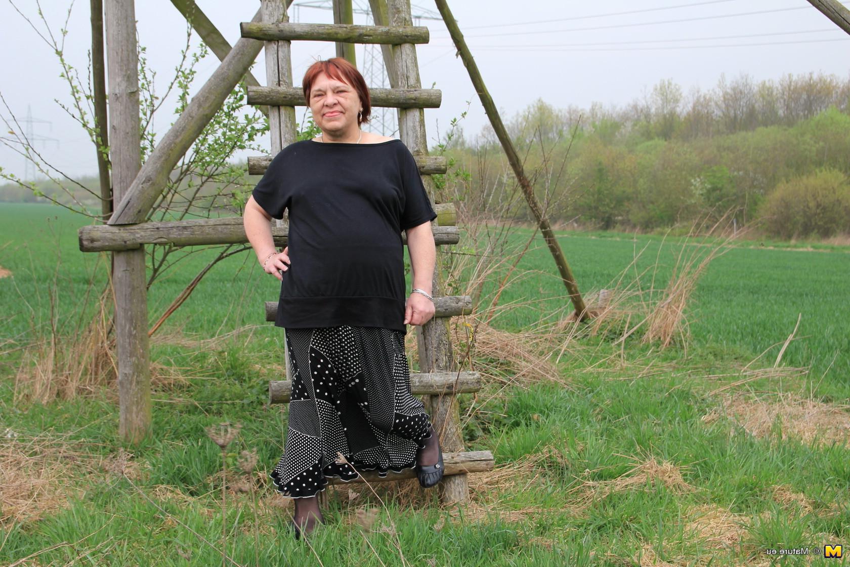 9P This German BBW loves to get wet in public