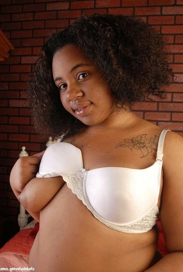 16P Fat ebony teen spreading and toyng her black pussy