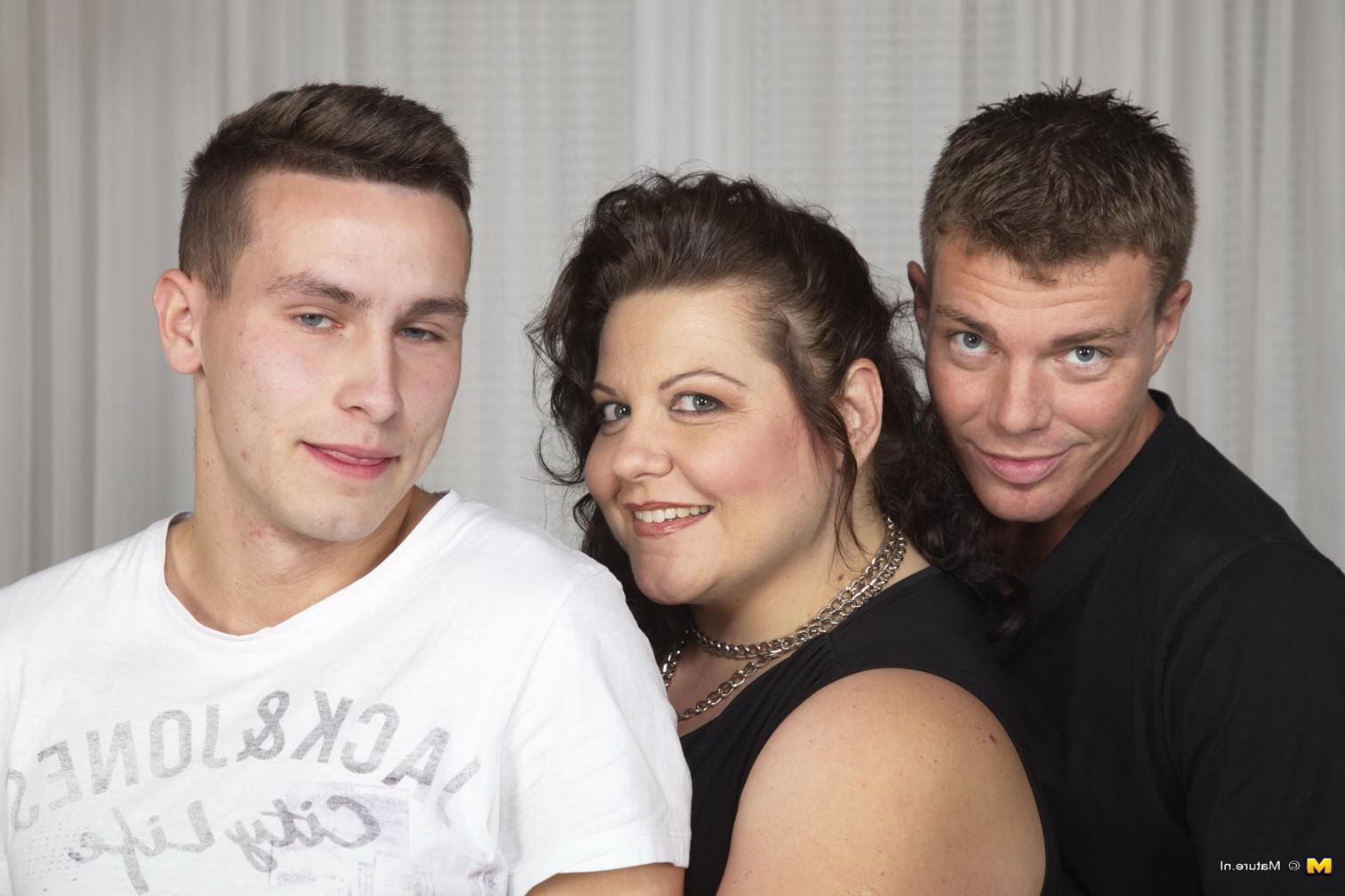 16P Huge breasted BBW doing two guys at once