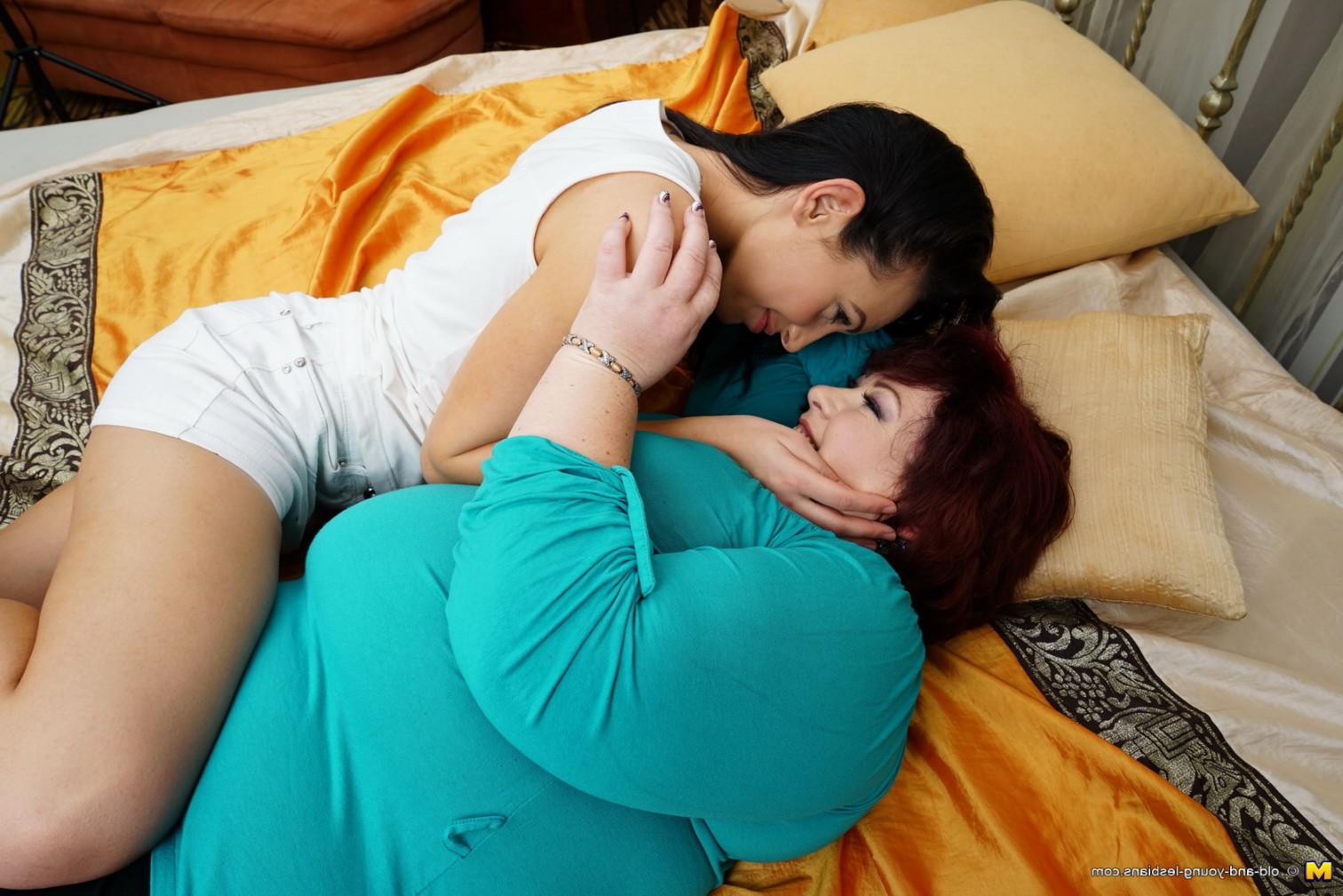16P Hot babe fooling around with a BBW lesbian