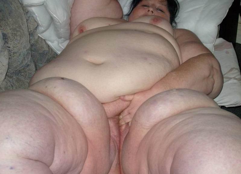 18P Very fat ladies showing off