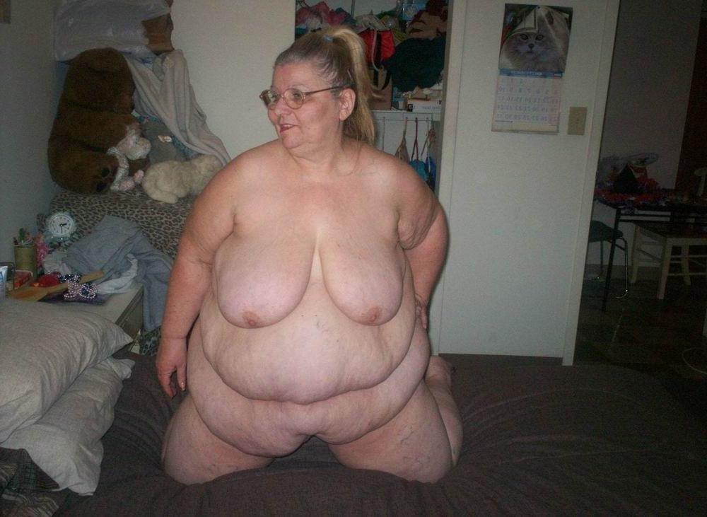 18P Very fat ladies showing off