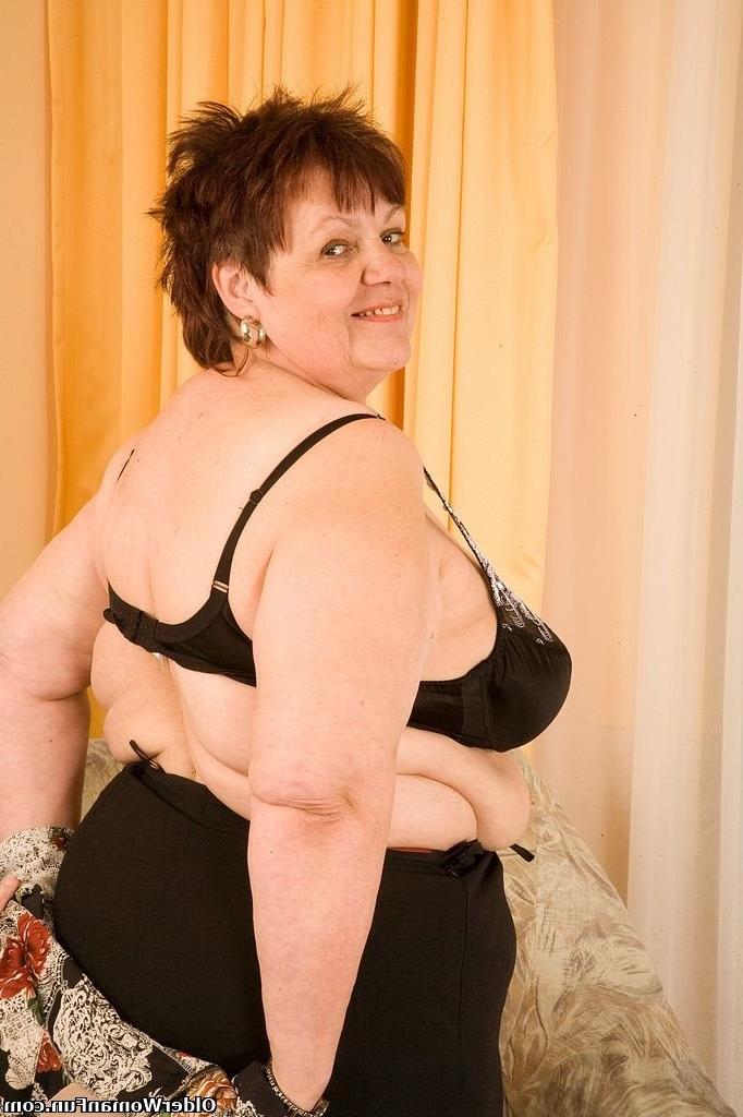 16P Fat granny Jindri masturbates with vibrator