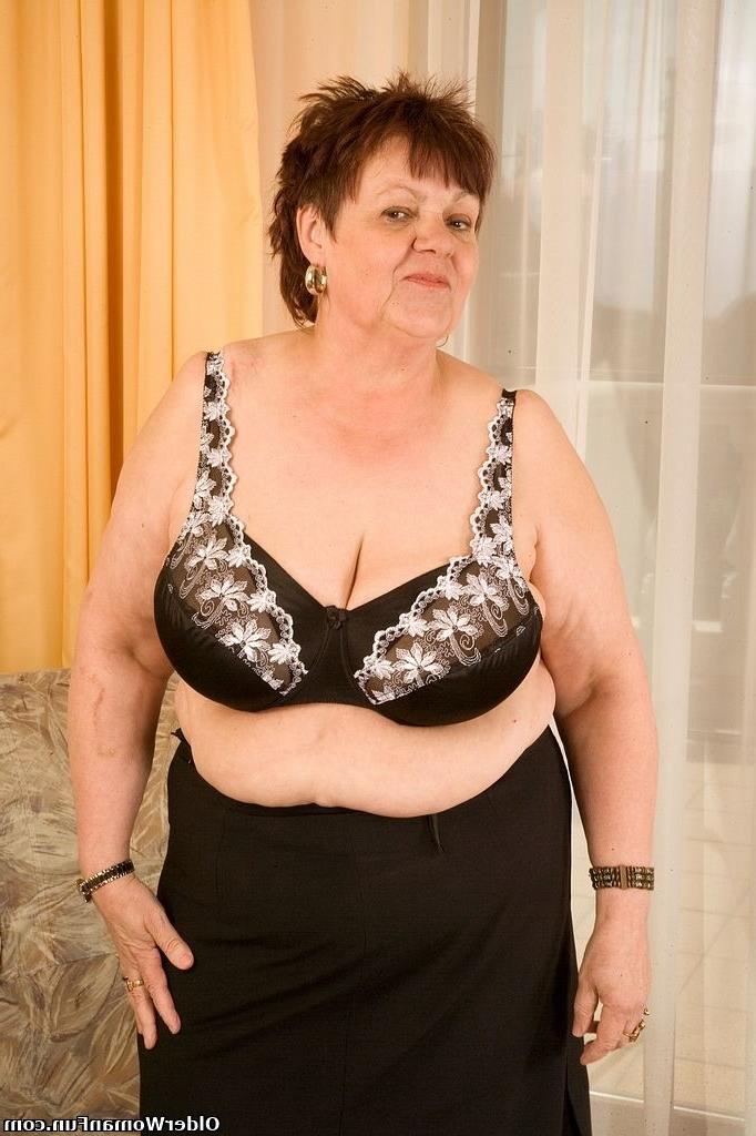 16P Fat granny Jindri masturbates with vibrator