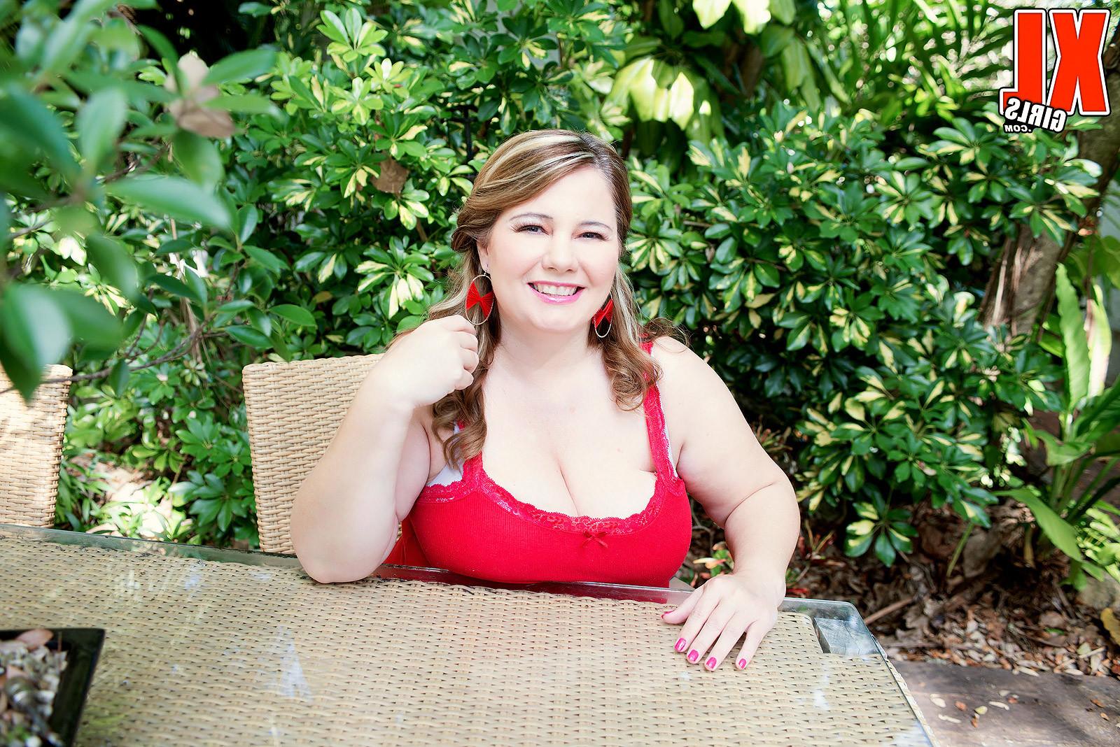 16P Plumper Playtime