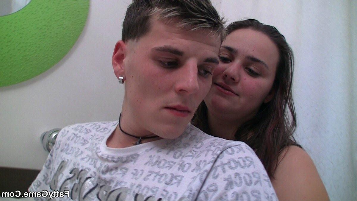 12P The big cock fucks the BBW brunette in her fresh pussy and she jiggles as she ri