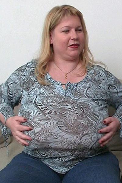 12P She gets naked on his couch and he puts his big cock into her tight and wet BBW 