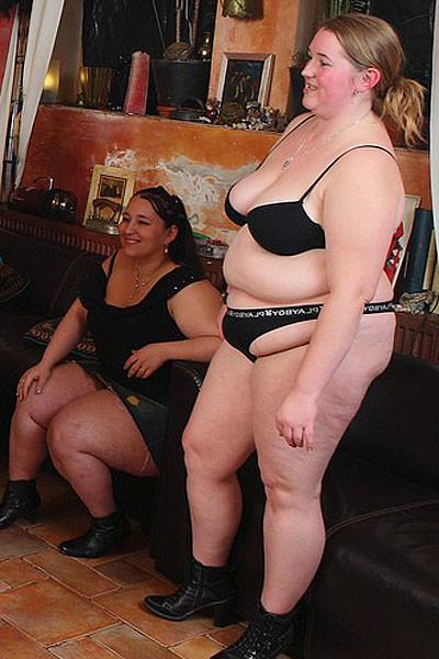 12P They all get down in this wild BBW orgy in a pub and one chick gets on her hands