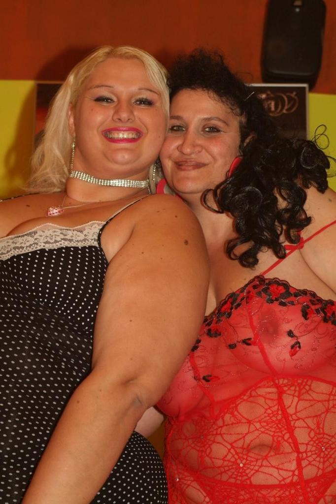12P Sexy mature BBW Melinda Shy and Rosa lez out and stripping off their clothes to 