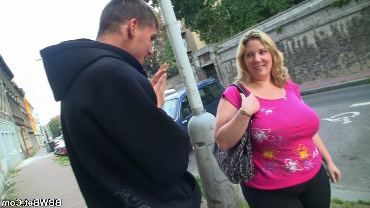 12P The blonde BBW is so needy for cock she lets the burglar fuck her snatch in the 