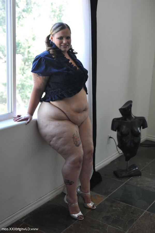 15P BBW Victoria Secret exposing her big booty