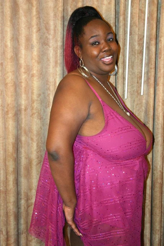 15P Horny ebony bbw loves to tease and posed while playimh with her busty tits