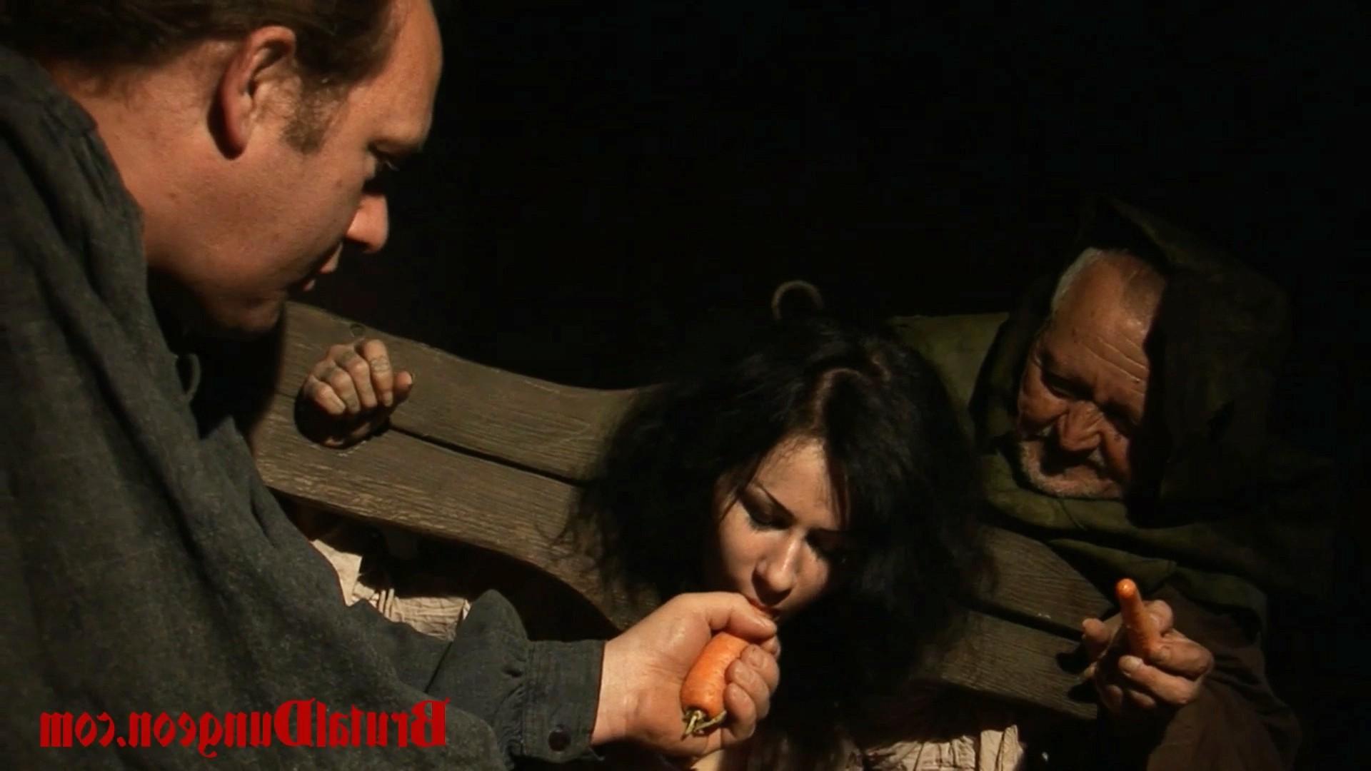 11P Brunette wench Loredana has been arrested and punished in our du