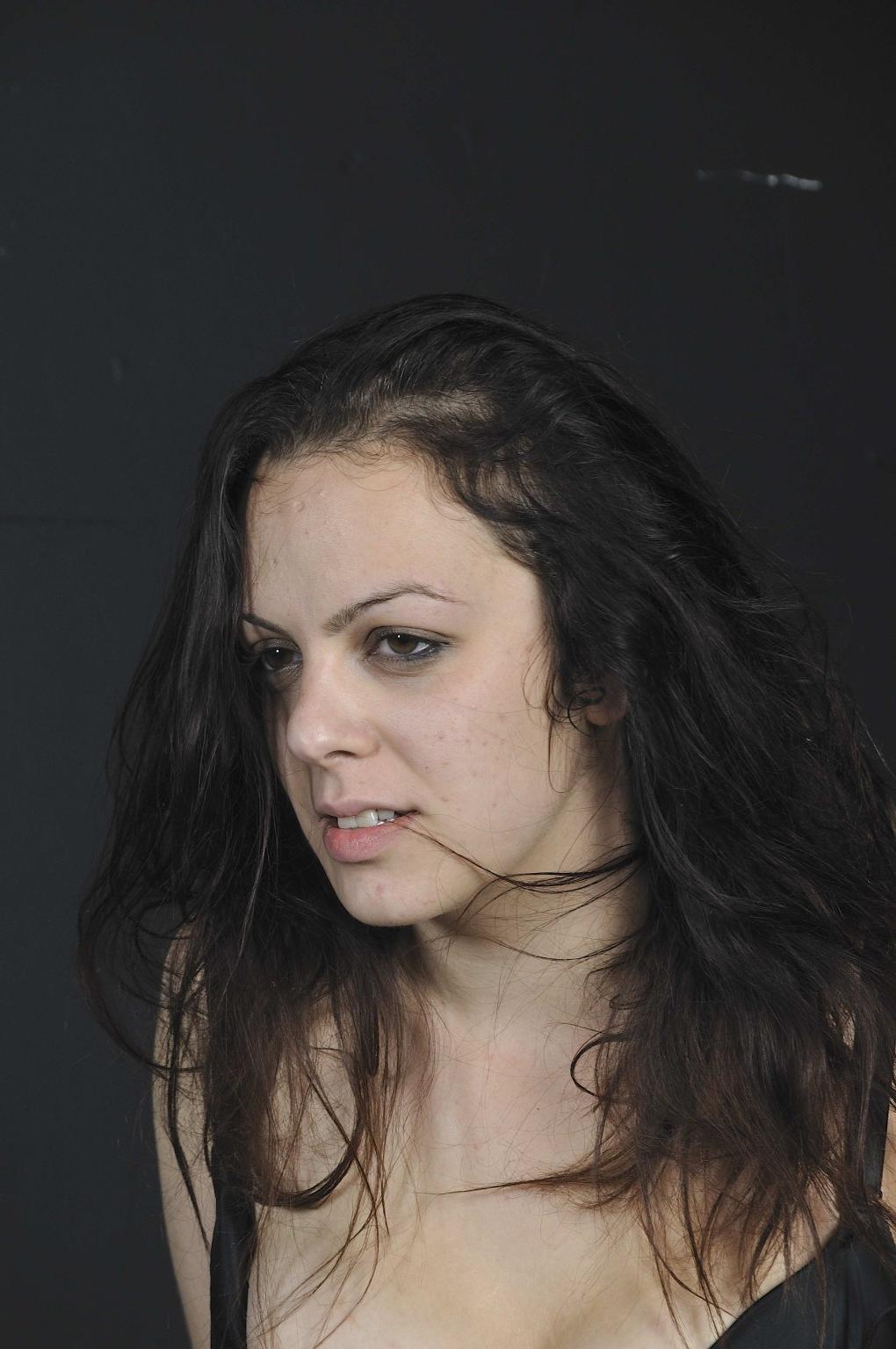 20P Flogging female slave Beauvoir and hand spanking