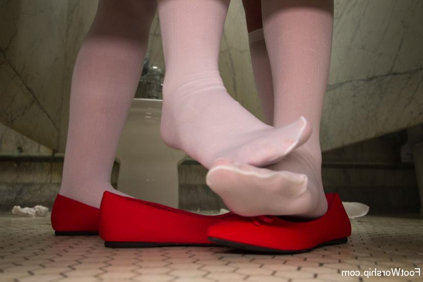 15P Jodie Taylor and Maddie O' Rielly are two bratty co-ed's addicted to feet! So mu