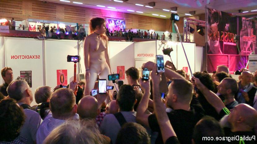 15P Little Whore Draws a Huge Crowd