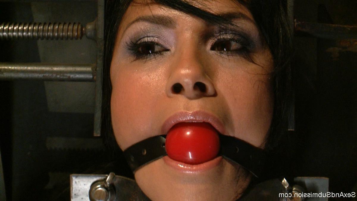 24P Sexy babe gets tied up, dominated and hard fucked in bondage