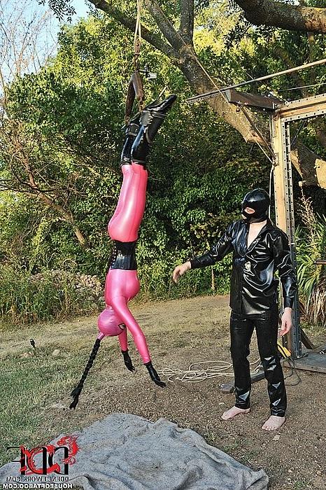16P Latex Lucy in pink latex sucking cock while hanging upside down