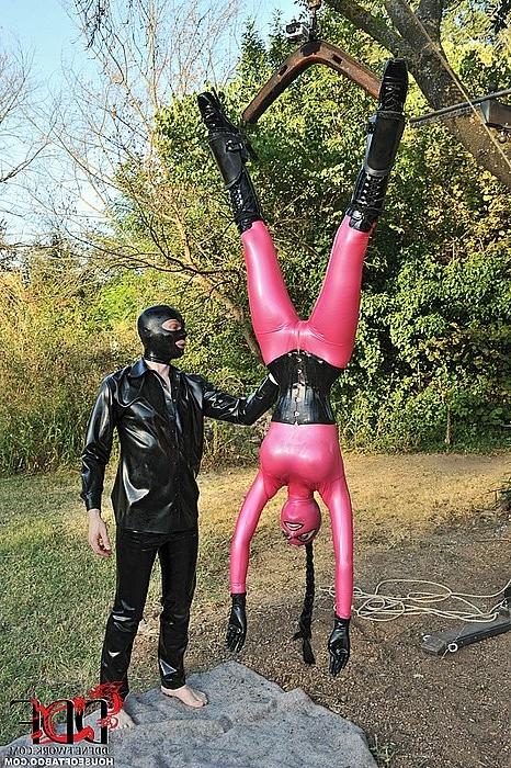 16P Latex Lucy in pink latex sucking cock while hanging upside down