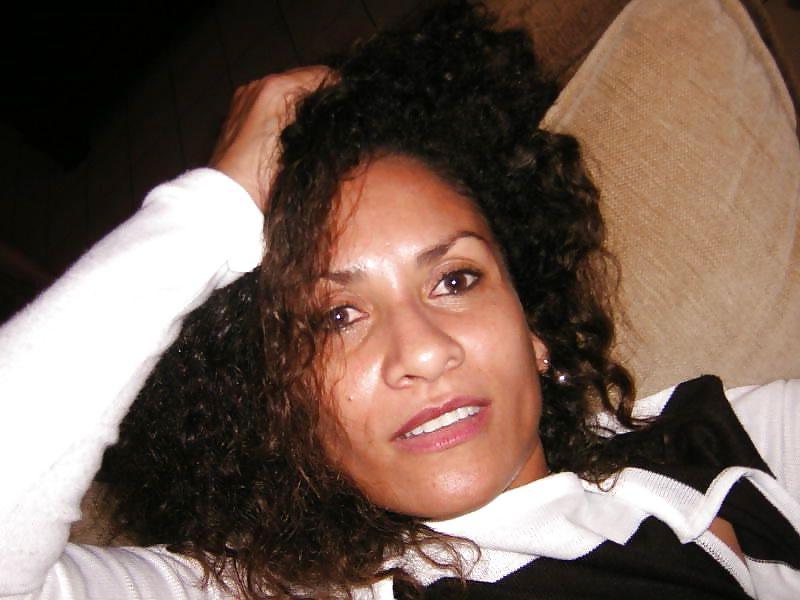 25P Wonderful Ebony MILF