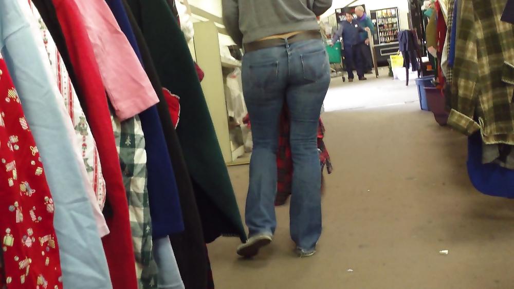 25P Sexy teen nice big fat ass & butt in tight jeans