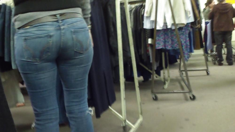 25P Sexy teen nice big fat ass & butt in tight jeans