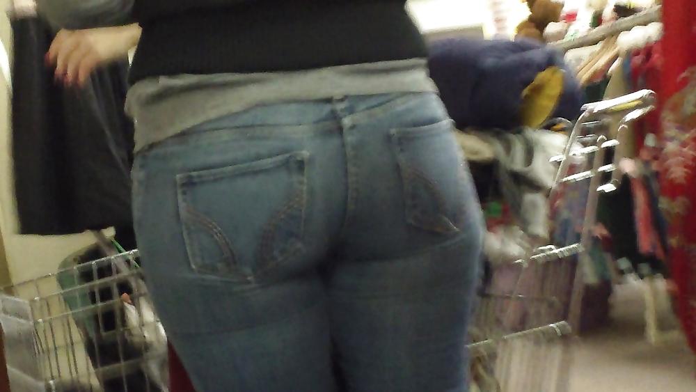 25P Sexy teen nice big fat ass & butt in tight jeans
