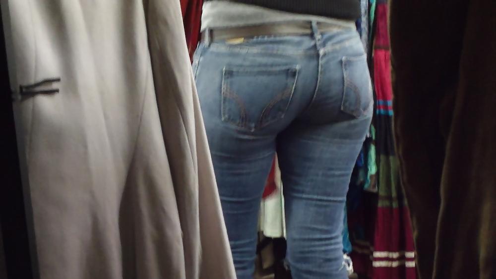 25P Sexy teen nice big fat ass & butt in tight jeans
