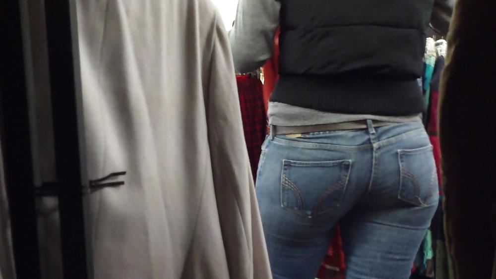 25P Sexy teen nice big fat ass & butt in tight jeans