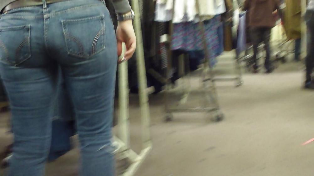 25P Sexy teen nice big fat ass & butt in tight jeans