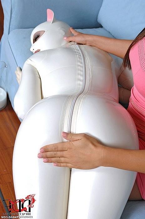 16P Angelica Heart ass spanks her white latex kitty submissive girl