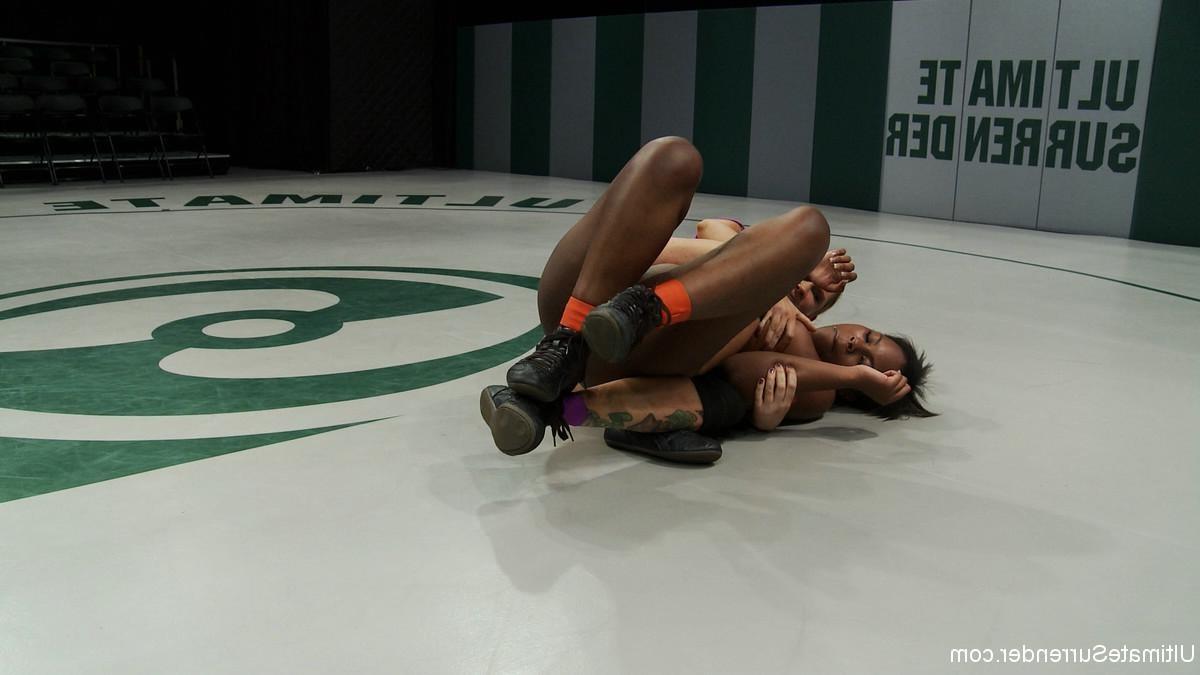 24P Blond battles stronger black girl in lesbian wrestling fight