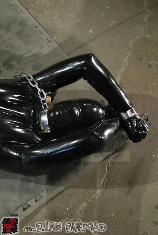 15P Two red latex domina torture and humiliate a pathetic gimp