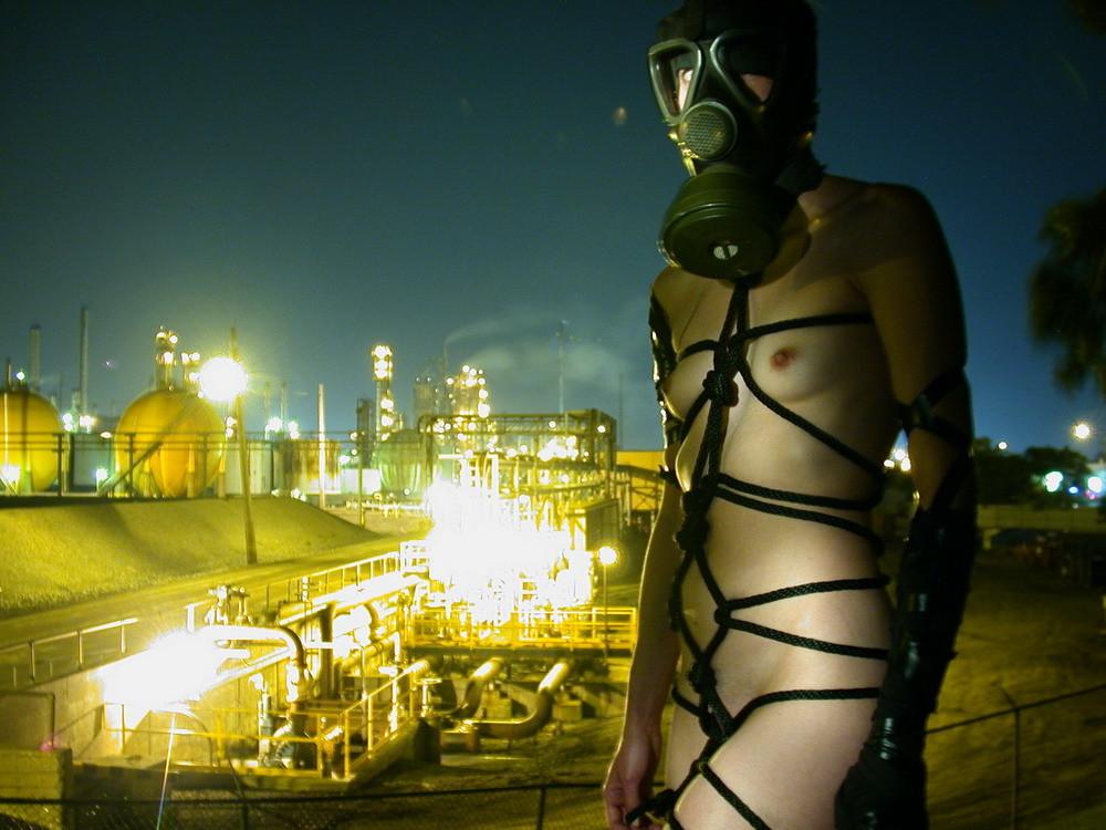15P Urban toxic zone, gasmask and tied with rope.