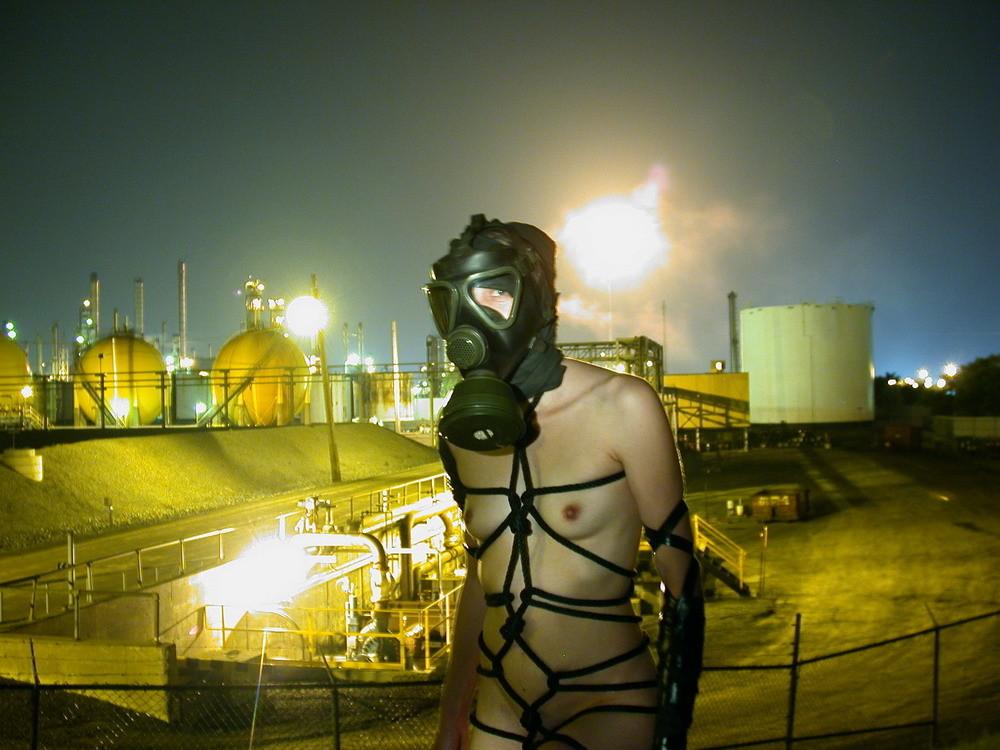 15P Urban toxic zone, gasmask and tied with rope.