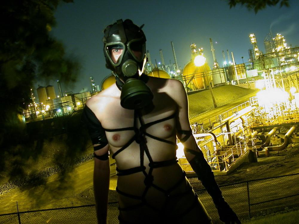 15P Urban toxic zone, gasmask and tied with rope.