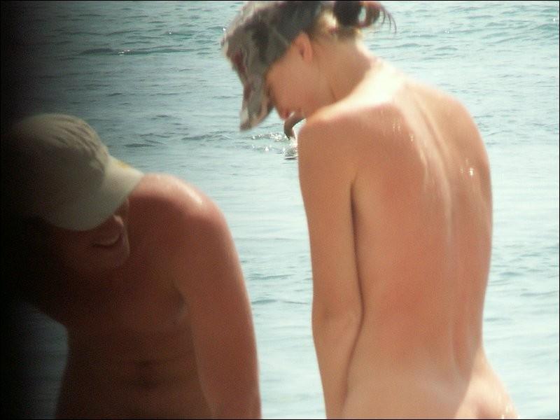 15P Several sunbathing nude girls get furtively filmed