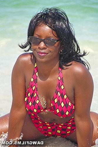 15P Hot black girl at nude beach gets pussy wet