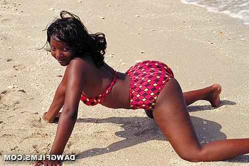 15P Hot black girl at nude beach gets pussy wet