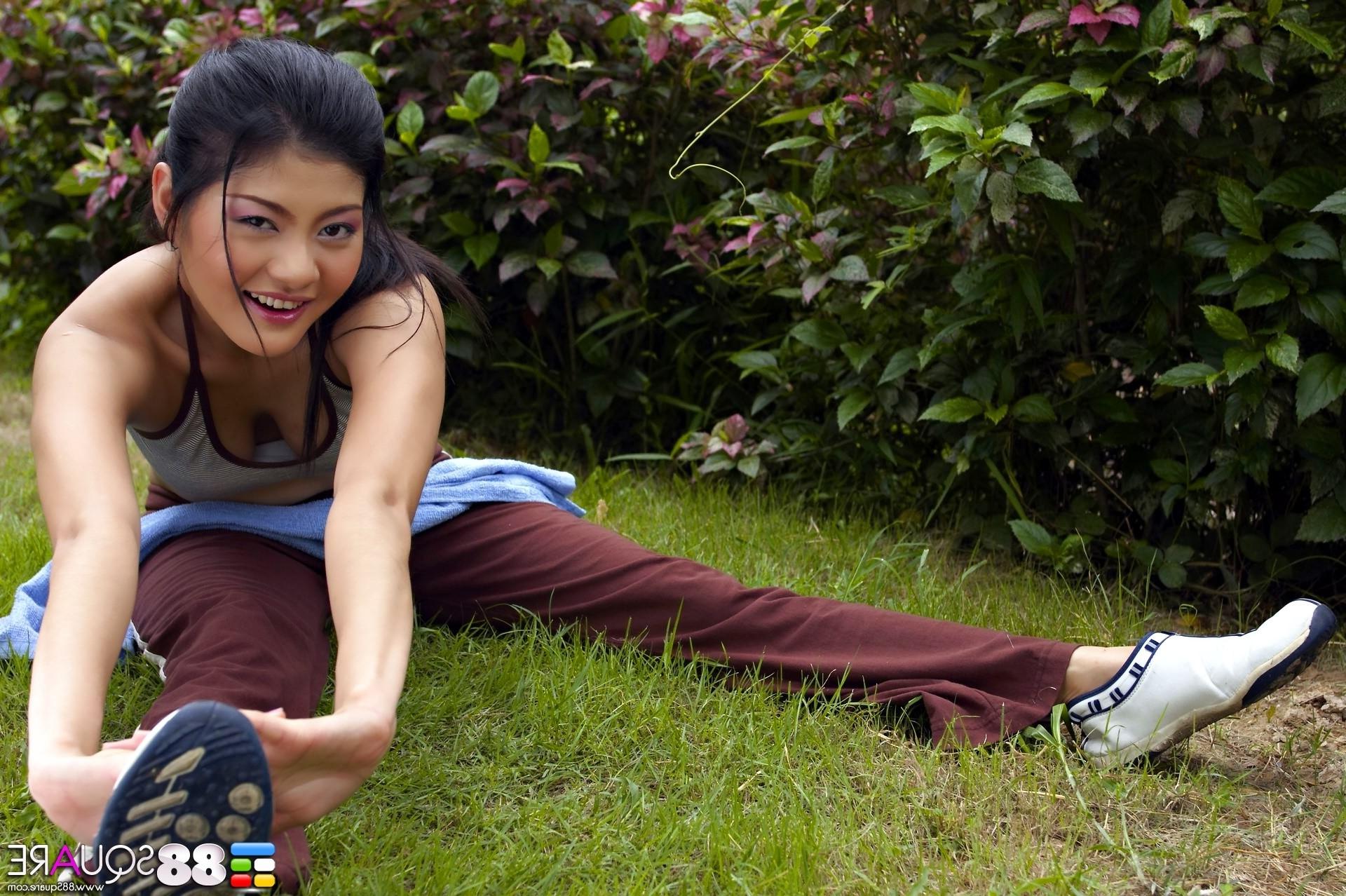 15P Mona Choi poses