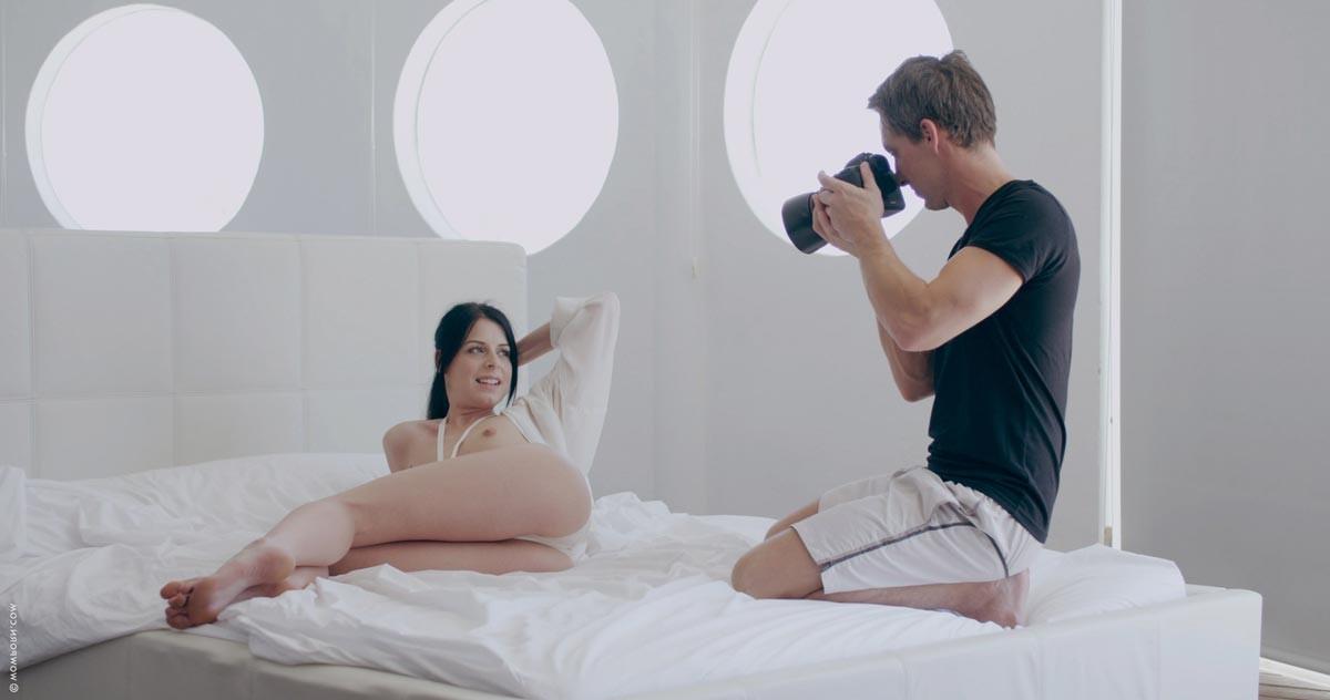 15P Hot model banged by her photographer