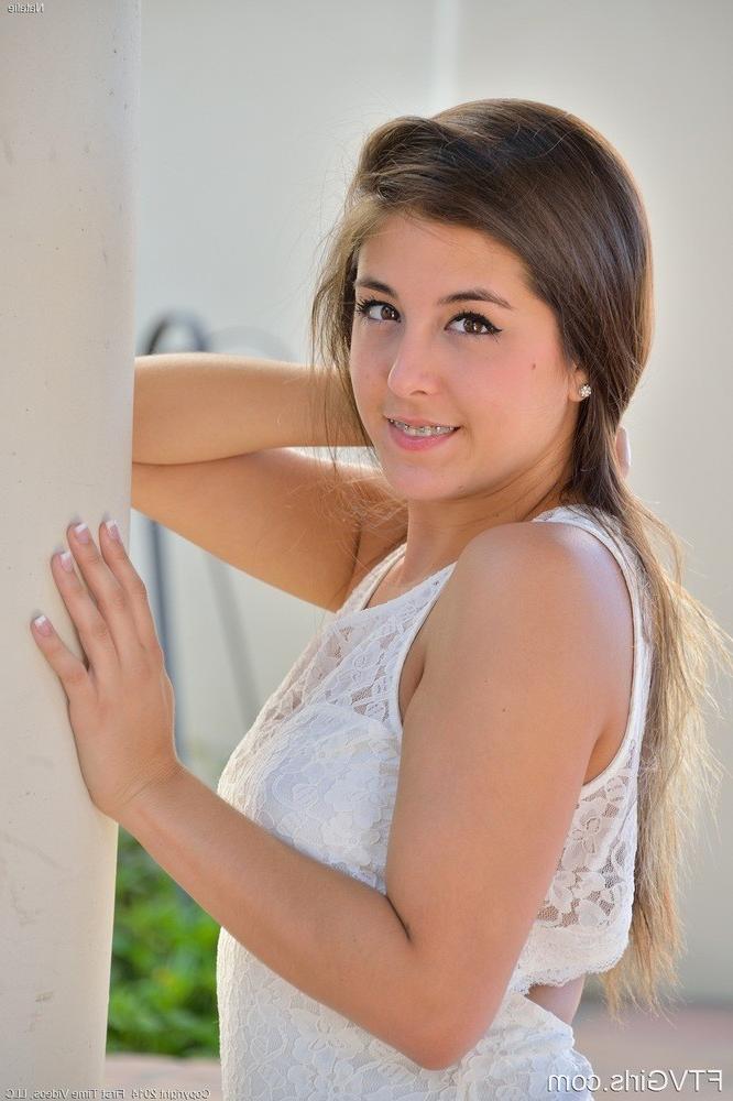 15P FTV Girls Natalie Breaking Vagina