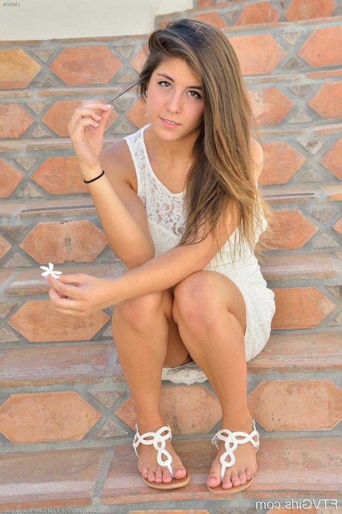 15P FTV Girls Natalie Breaking Vagina