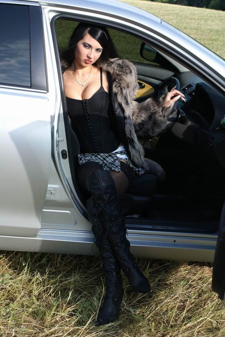 12P Stocking teen Vivi Veps wearing fur and black boots