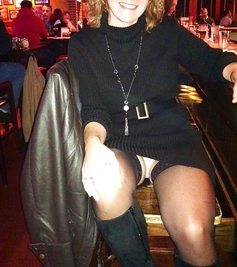 12P Sexy Wife Upskirt