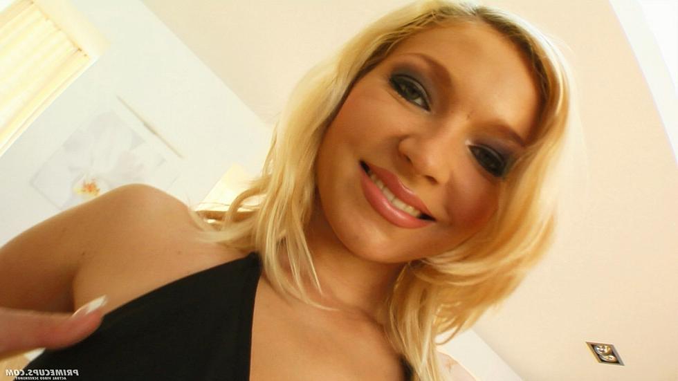 15P Busty blonde babe exposing her big boobs with big sweet nipples